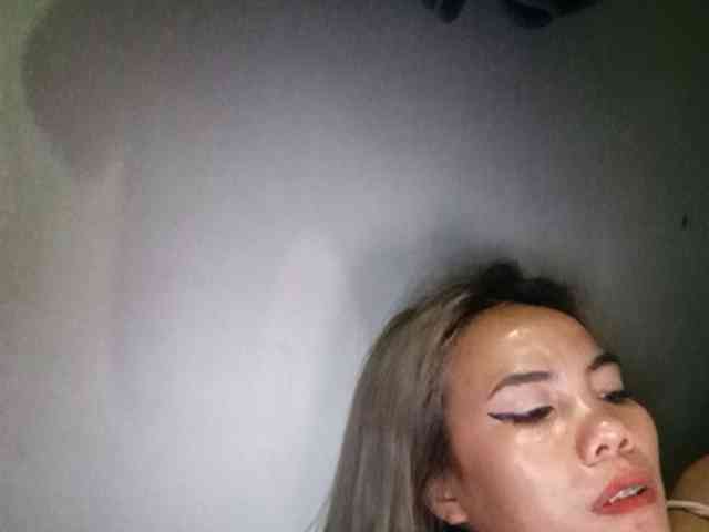HEARTQUEEN webcam
