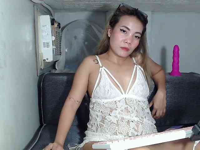 HEARTQUEEN webcam