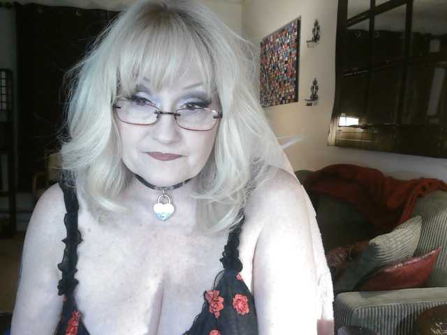 Ava6j74's BongaCams show and profile