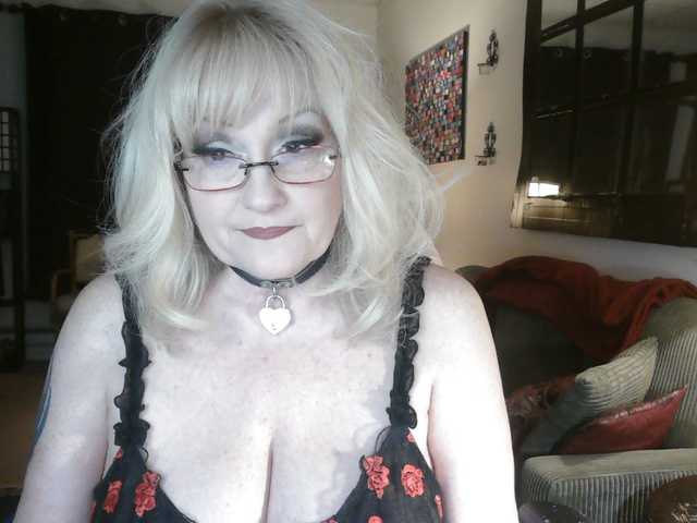 Ava6j74's BongaCams show and profile