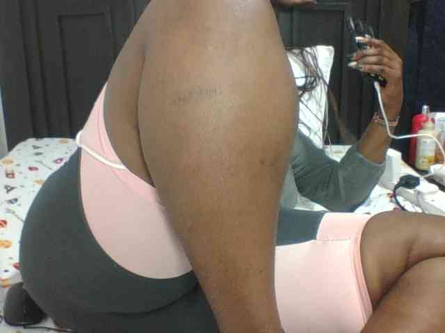 Sexyblacktits webcam