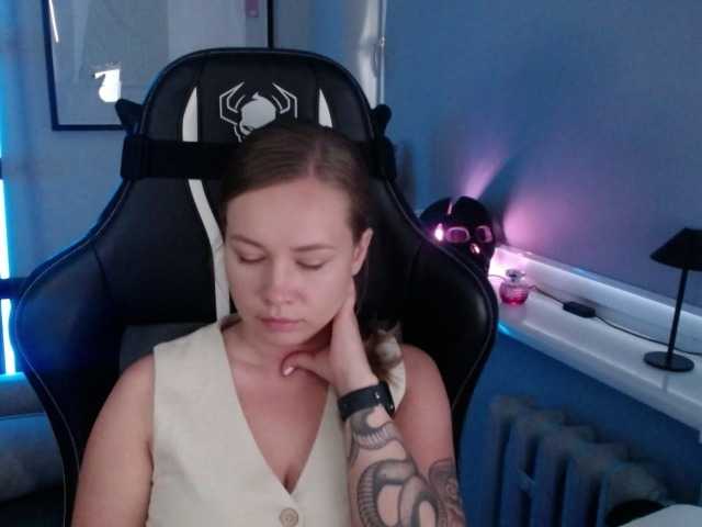 hollyBB live cam on BongaCams