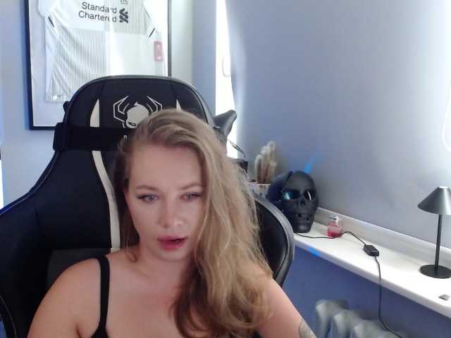 hollyBB live webcam show