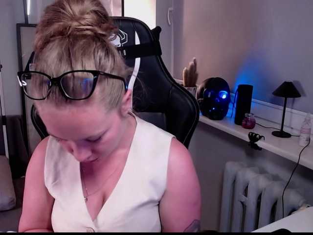 hollyBB live cam on BongaCams