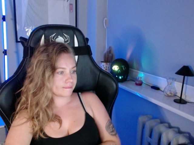 hollyBB live cam on BongaCams