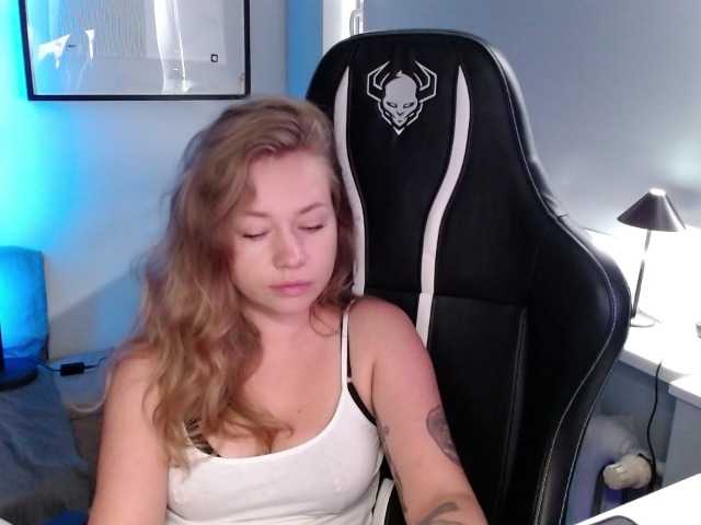 hollyBB live cam on BongaCams