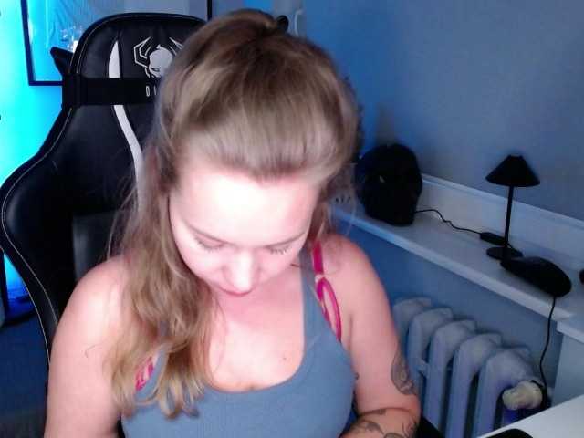 hollyBB live cam preview