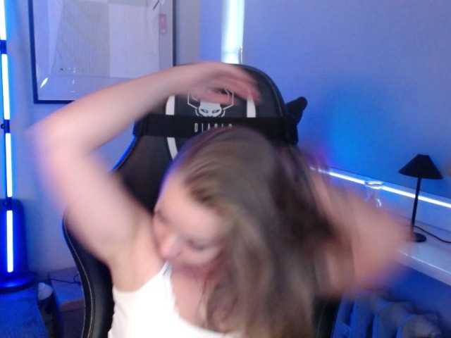 hollyBB live cam on BongaCams