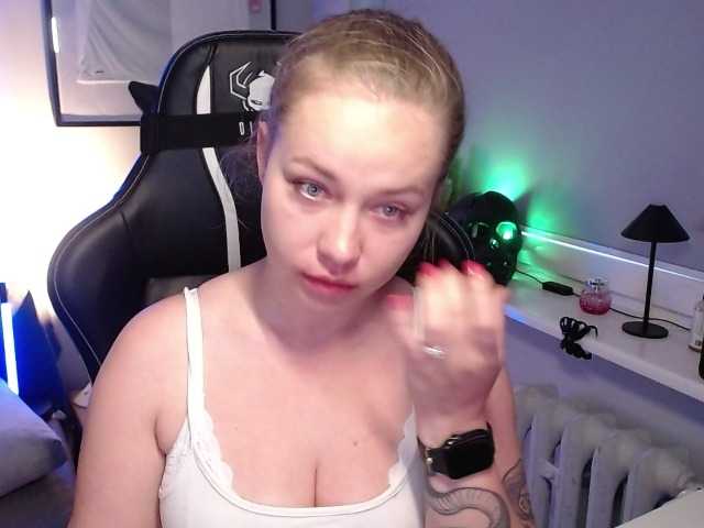 hollyBB live cam on BongaCams