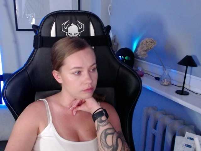 hollyBB live cam