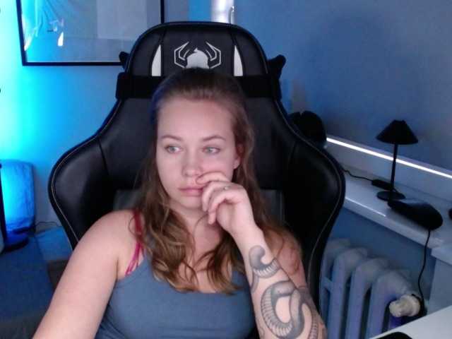 hollyBB live cam preview