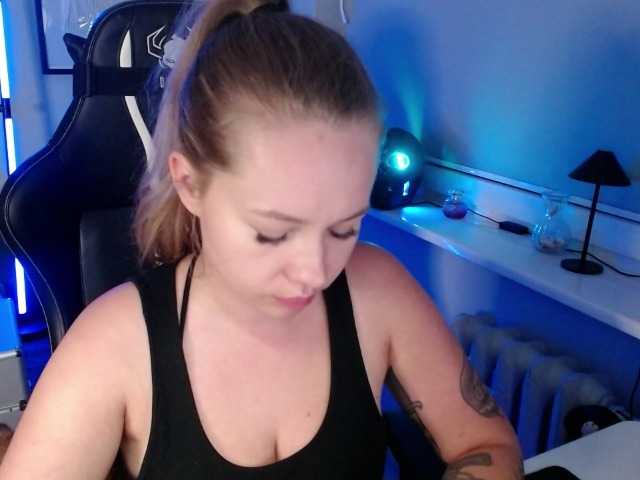 hollyBB live cam on BongaCams