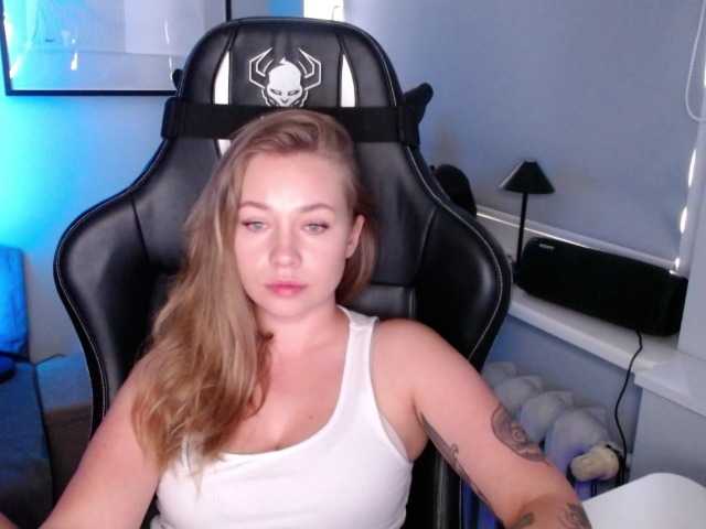 hollyBB live cam on BongaCams
