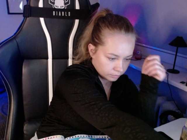 hollyBB live webcam show