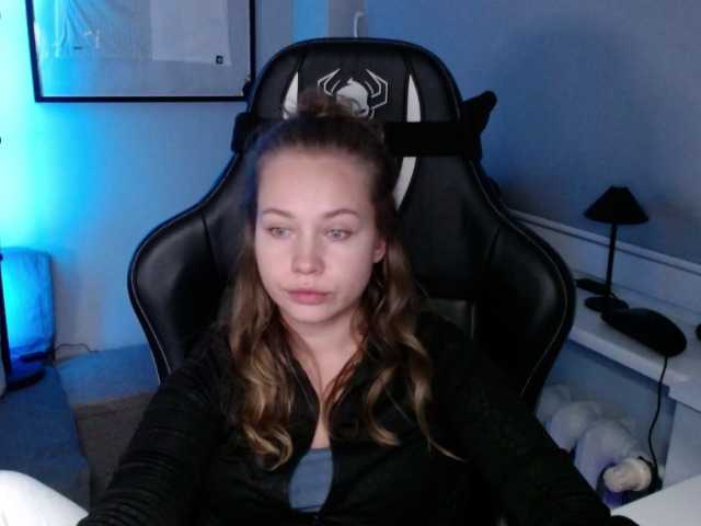 hollyBB live cam preview