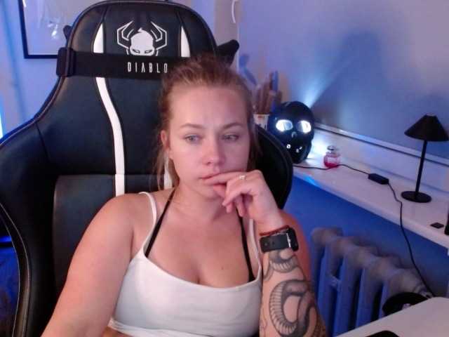 hollyBB live cam on BongaCams