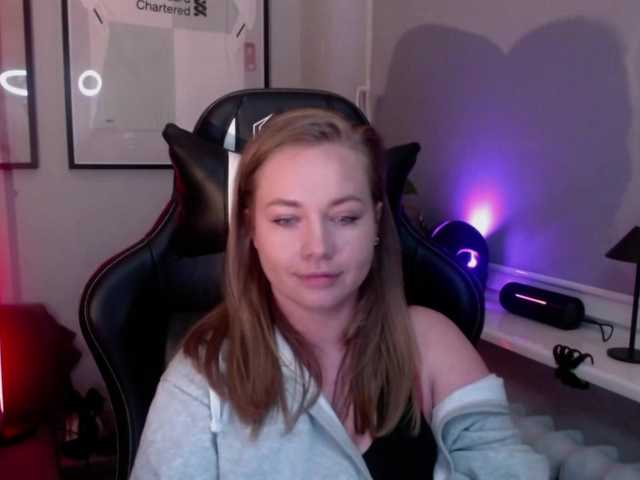 le modèle hollyBB est en webcam porno dans un show sur le site bongacams, il possède les tags suivants: White/Caucasian,Blonde,Shaved