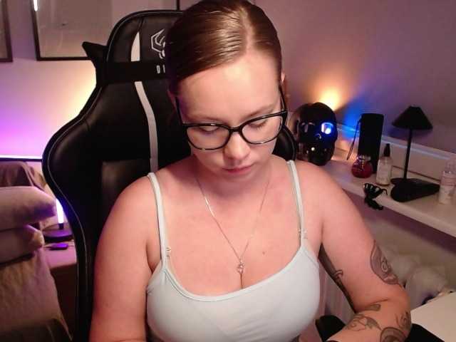 hollyBB webcam
