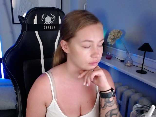 hollyBB live cam on BongaCams