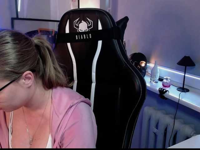 hollyBB live cam on BongaCams