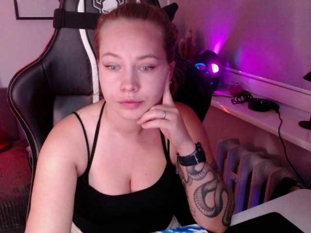 hollyBB live cam on UnifiedCams