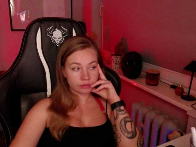 hollyBB, modelo de webcam