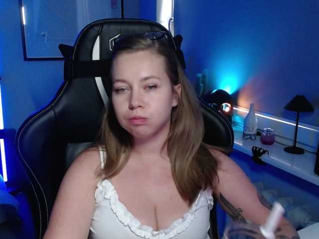 hollyBB live cam on BongaCams