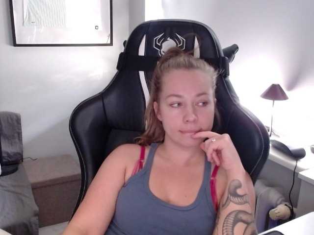 hollyBB live cam on BongaCams
