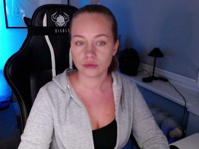 hollyBB live cam on BongaCams