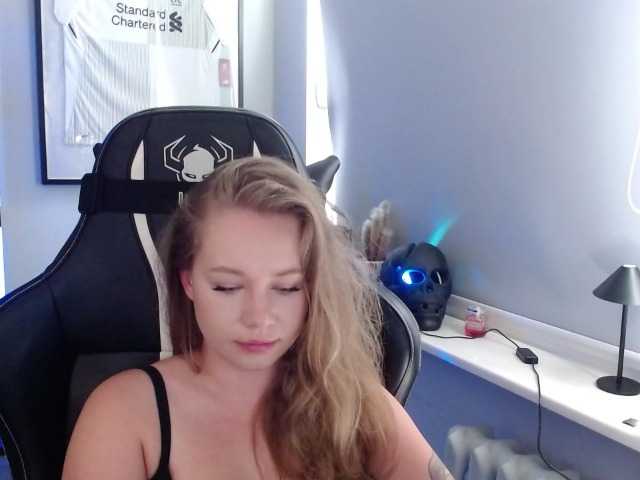 hollyBB live webcam show