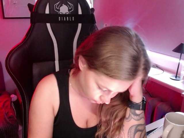 hollyBB live cam on BongaCams