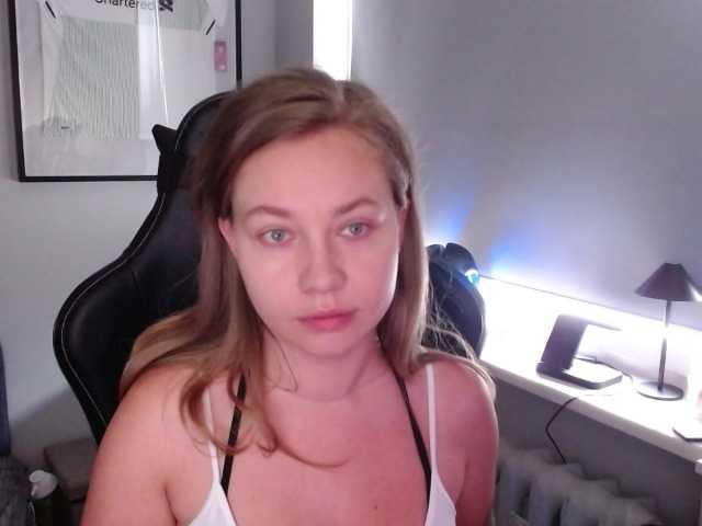 hollyBB live cam on UnifiedCams