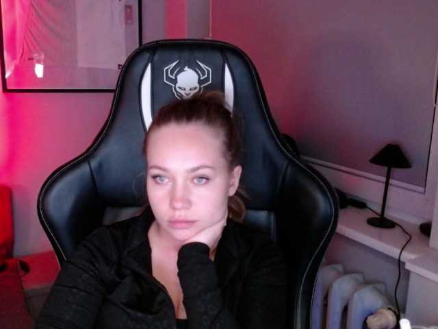 hollyBB live cam preview