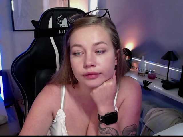 hollyBB live cam on BongaCams