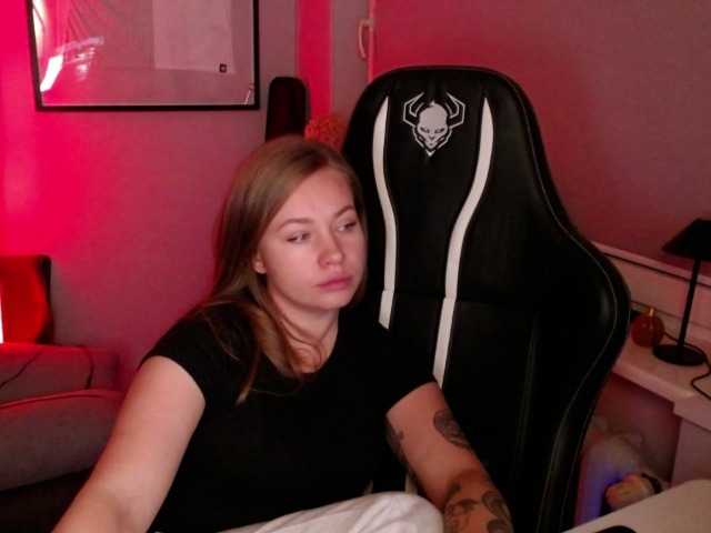 hollyBB live cam