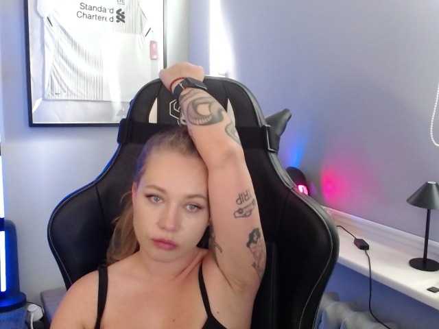 hollyBB live webcam show