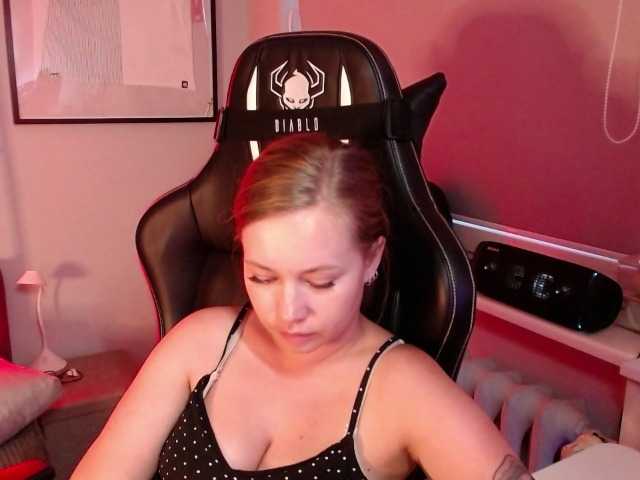 hollyBB live cam on BongaCams