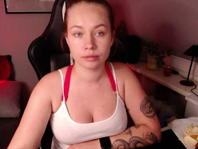 hollyBB live cam preview