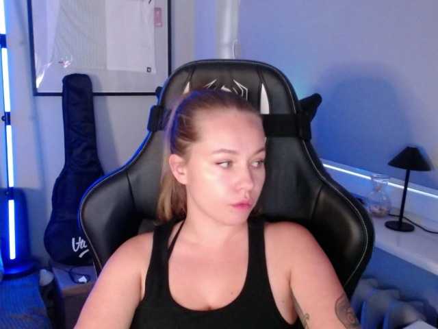 hollyBB live on BongaCams