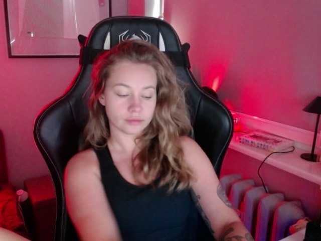 hollyBB live cam on BongaCams
