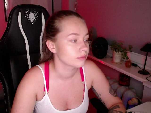 hollyBB live cam on BongaCams