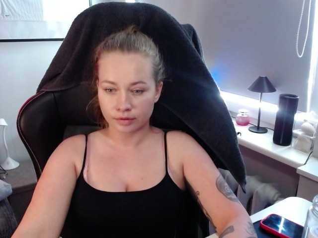 hollyBB live cam on BongaCams