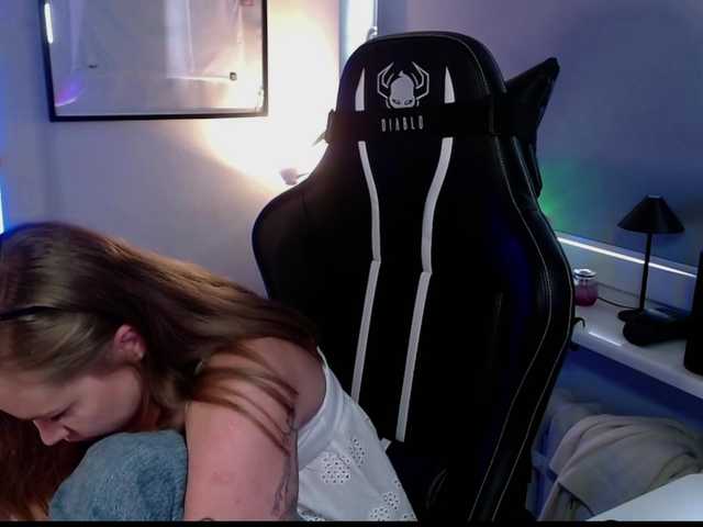 hollyBB live cam on BongaCams
