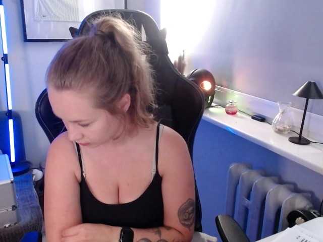 hollyBB live cam on BongaCams