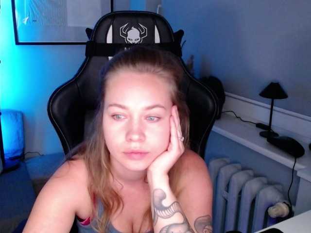 hollyBB live cam on BongaCams