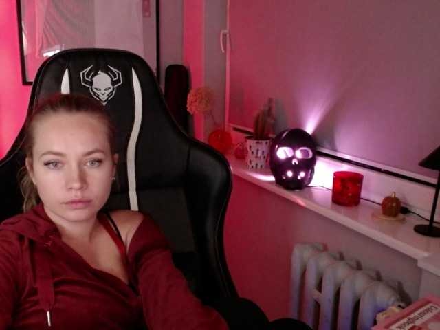 hollyBB, live now on BongaCams