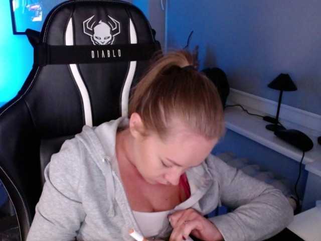 hollyBB live cam on BongaCams