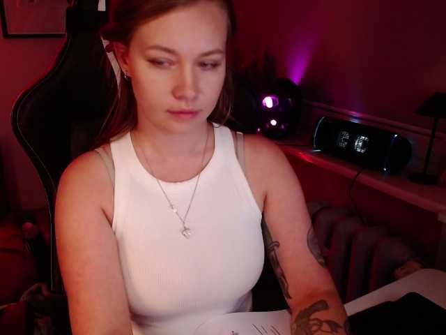 hollyBB live cam on UnifiedCams