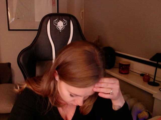 hollyBB live cam preview