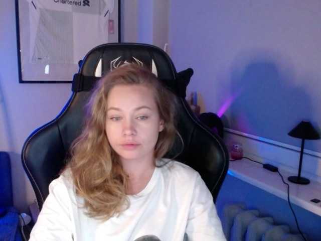 hollyBB live webcam show